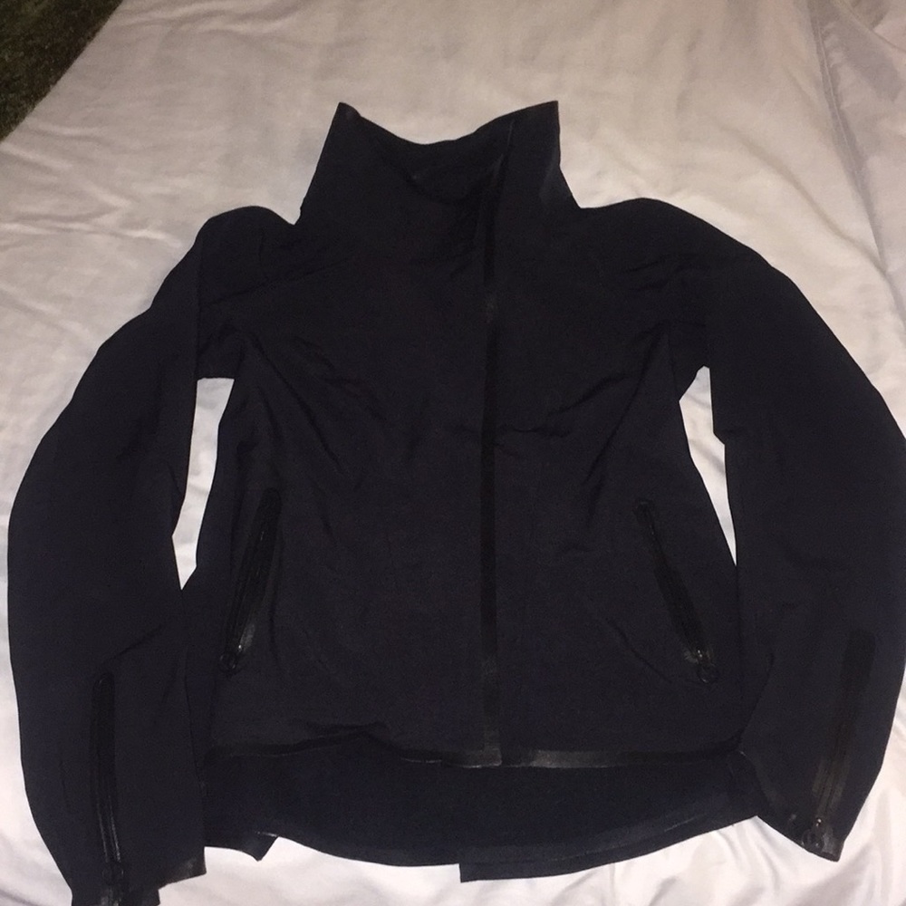 Like new! Lulu lemon rain jacket
